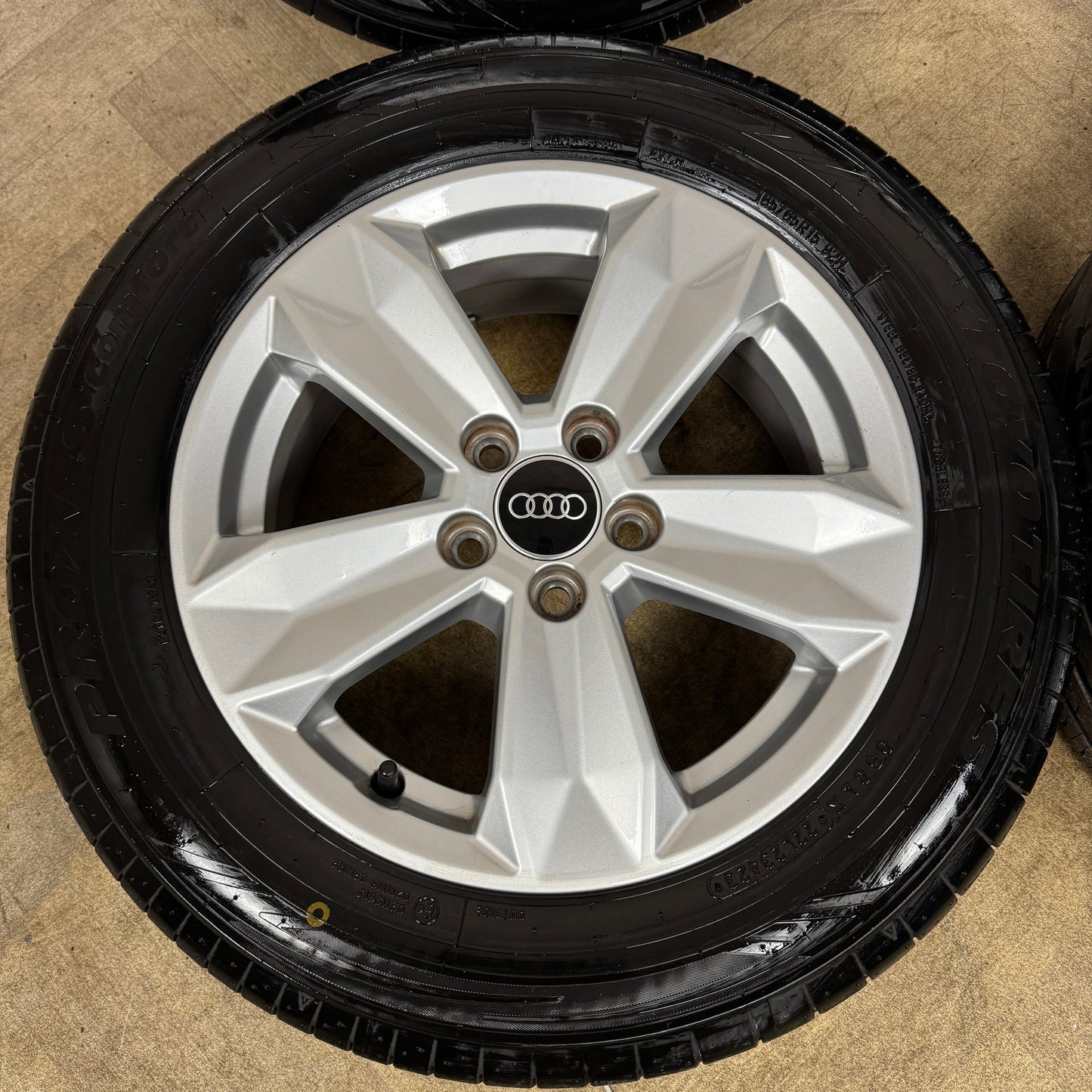 15'' GENUINE AUDI A1 5 SPOKE NEW MODEL ALLOY WHEELS ALLOYS TYRES 82A601025