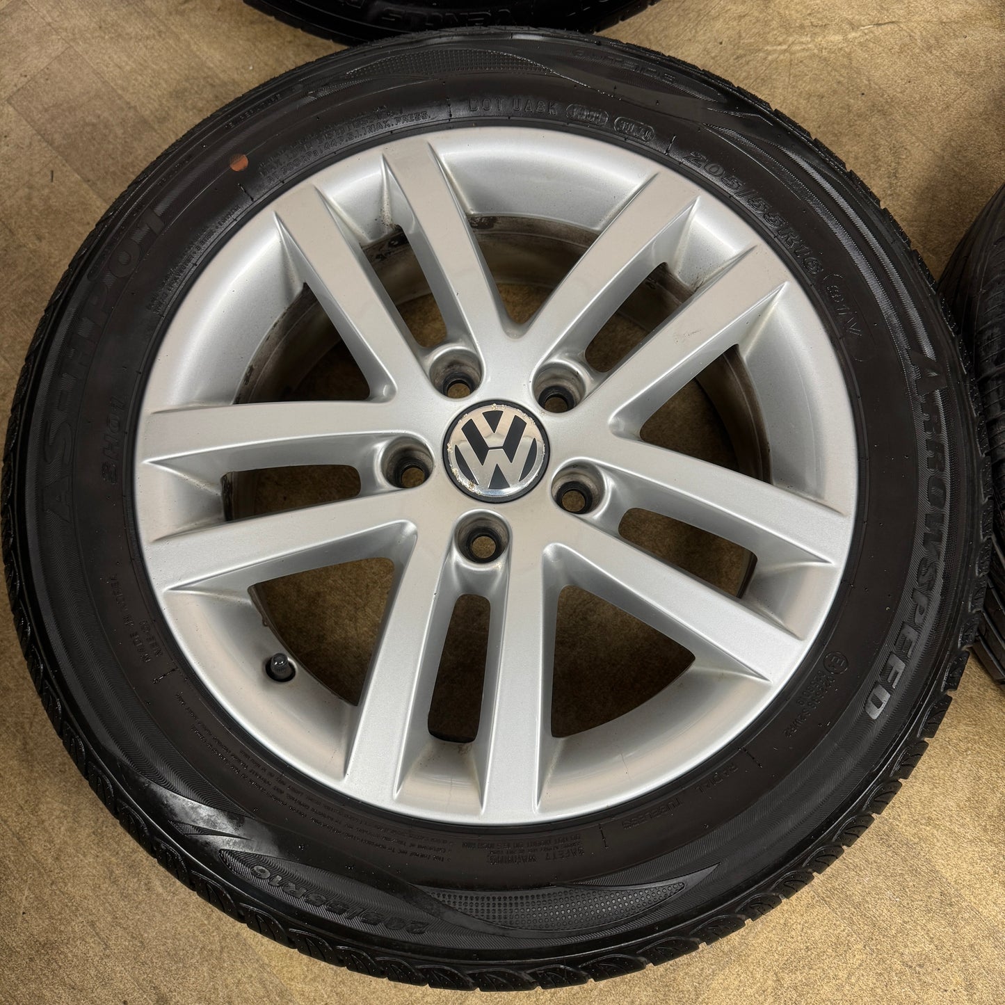 16'' GENUINE VW TOURAN GOLF CLEVELAND MK6 ALLOY WHEELS TYRES ALLOYS 5K0601025E