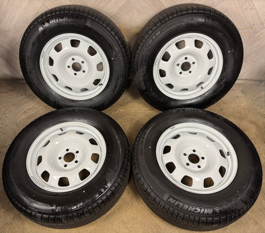18'' GENUINE LAND ROVER DEFENDER WHITE 5093 STEEL WHEELS MICHELIN TYRES L8B21007AB