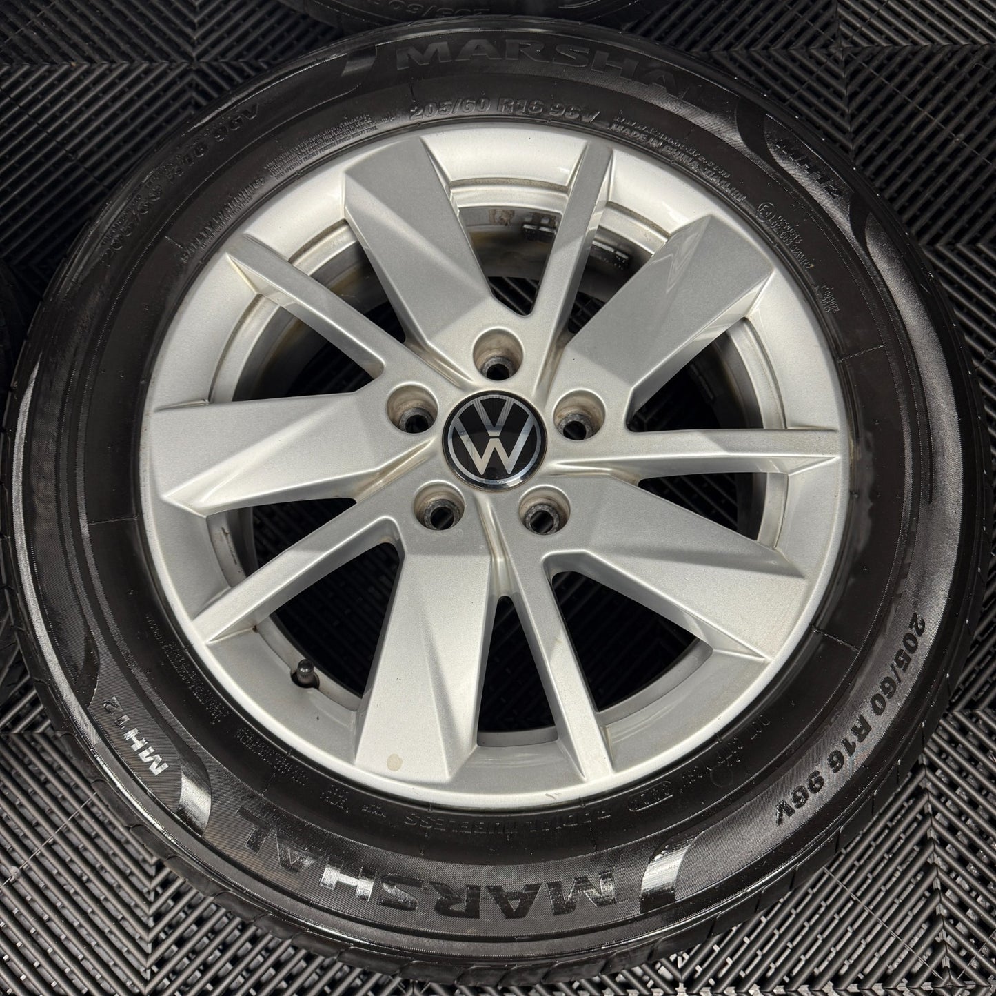 16'' GENUINE VW CADDY VIENNA ALLOY ALLOYS WHEELS TYRES 2K7601025