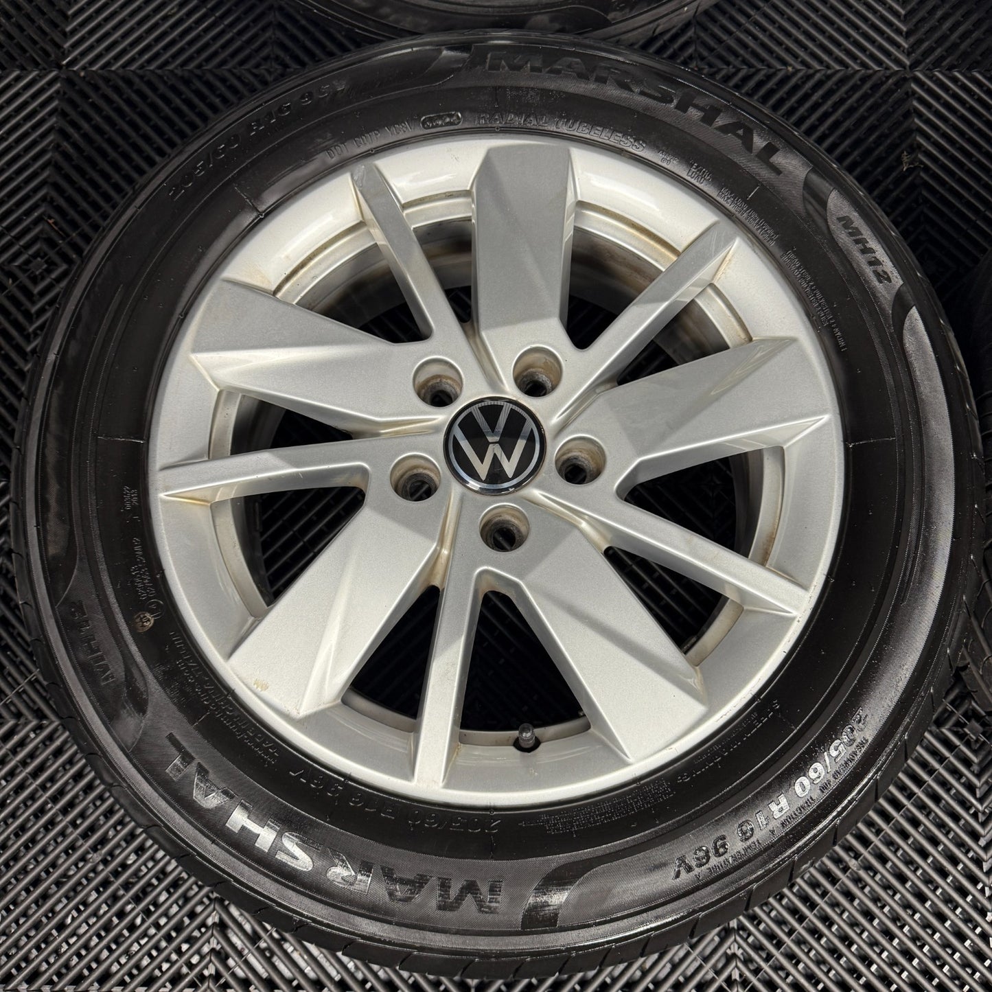 16'' GENUINE VW CADDY VIENNA ALLOY ALLOYS WHEELS TYRES 2K7601025