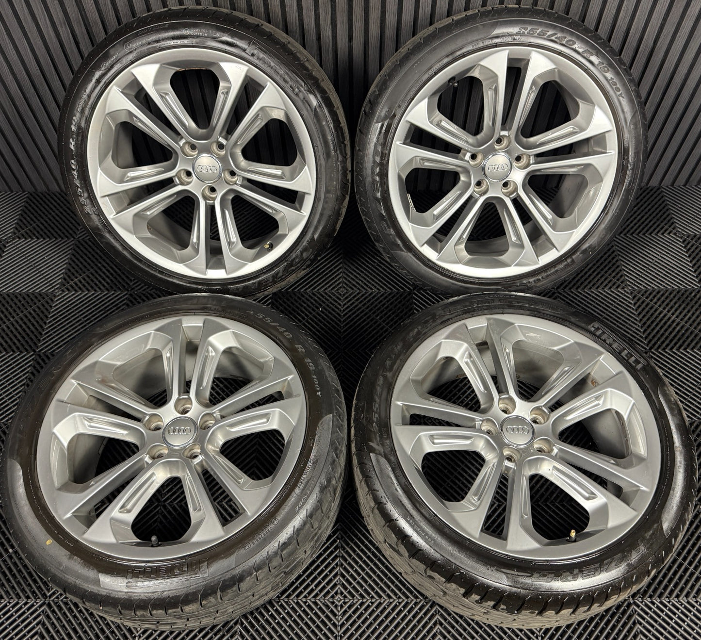 19'' GENUINE AUDI Q3 S LINE 5 DOUBLE SPOKE ALLOY WHEELS TYRES ALLOYS 8U0601025AD