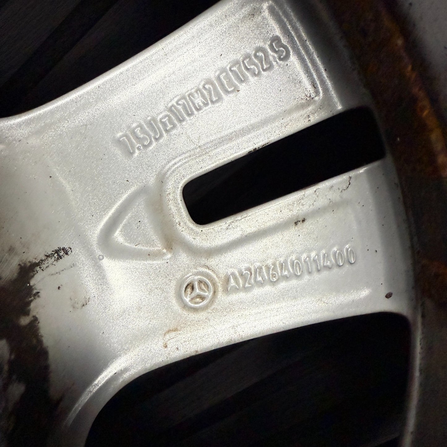 1X 17'' GENUINE MERCEDES A B CLASS CLA SILVER ALLOY WHEEL TYRE A2464011400