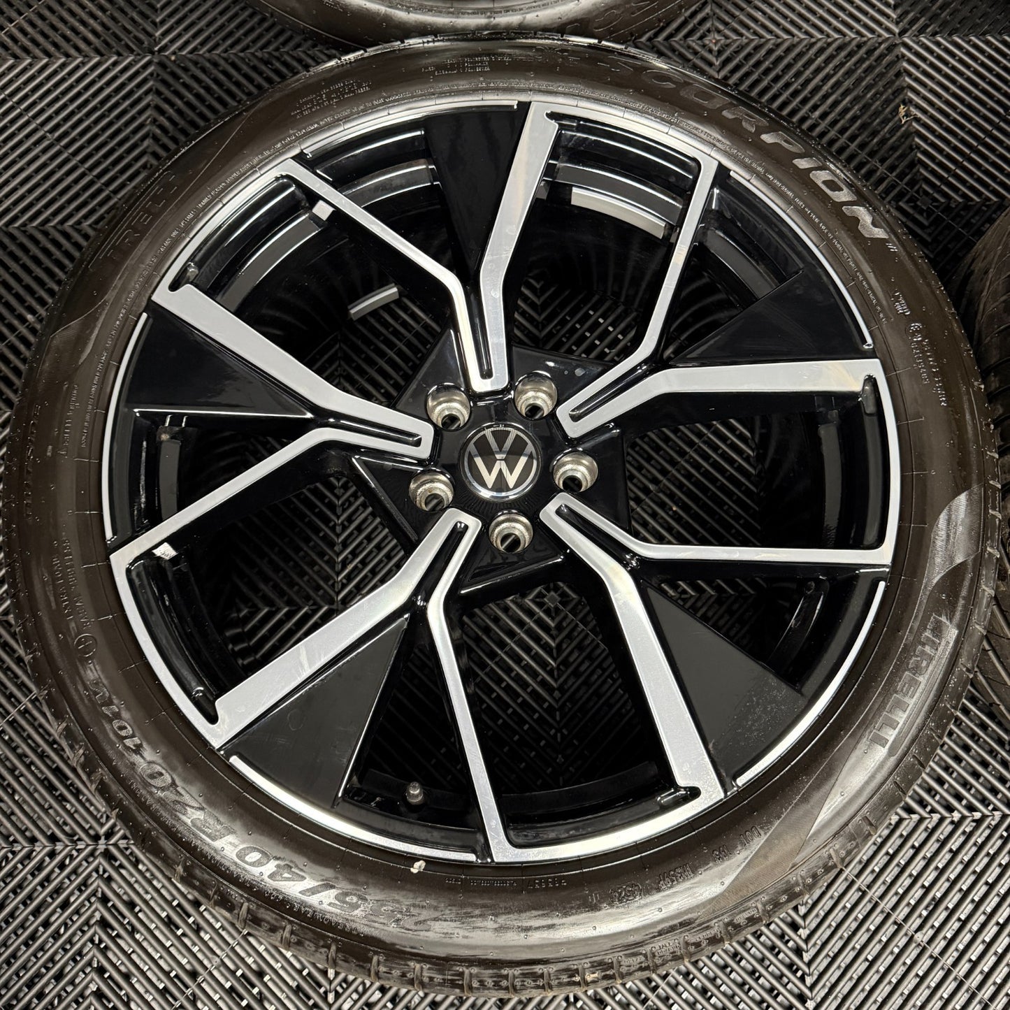 20" GENUINE VW TIGUAN R LINE LEEDS BLACK DC ALLOY WHEELS TYRES ALLOYS 571601025F