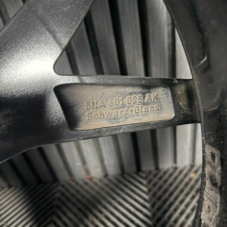 1X 21'' GENUINE VW TIGUAN ESTORIL R BLACK DC ALLOY TYRE WHEEL 5NA601025AK