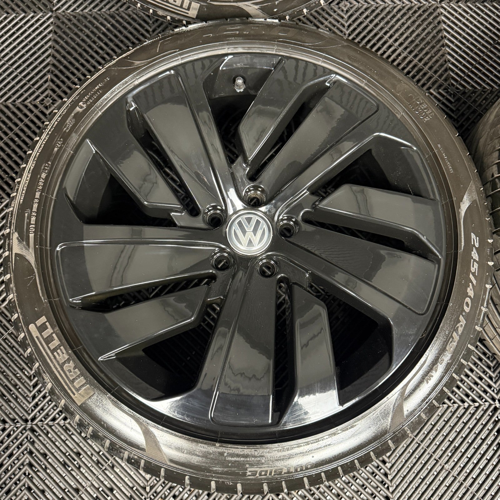 19'' GENUINE VW ARTEON MONTEVIDEO BLACK R LINE WHEELS TYRES ALLOYS 3G8601025P