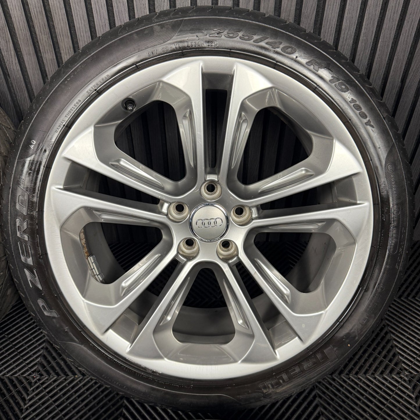19'' GENUINE AUDI Q3 S LINE 5 DOUBLE SPOKE ALLOY WHEELS TYRES ALLOYS 8U0601025AD