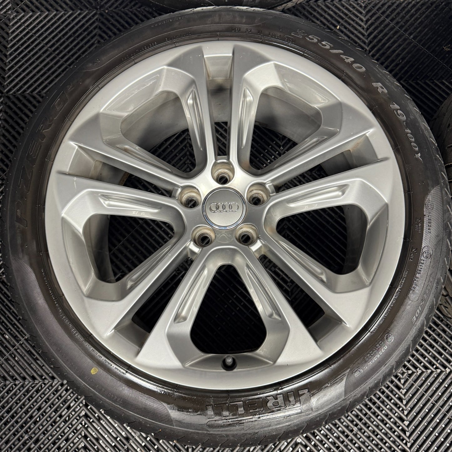 19'' GENUINE AUDI Q3 S LINE 5 DOUBLE SPOKE ALLOY WHEELS TYRES ALLOYS 8U0601025AD