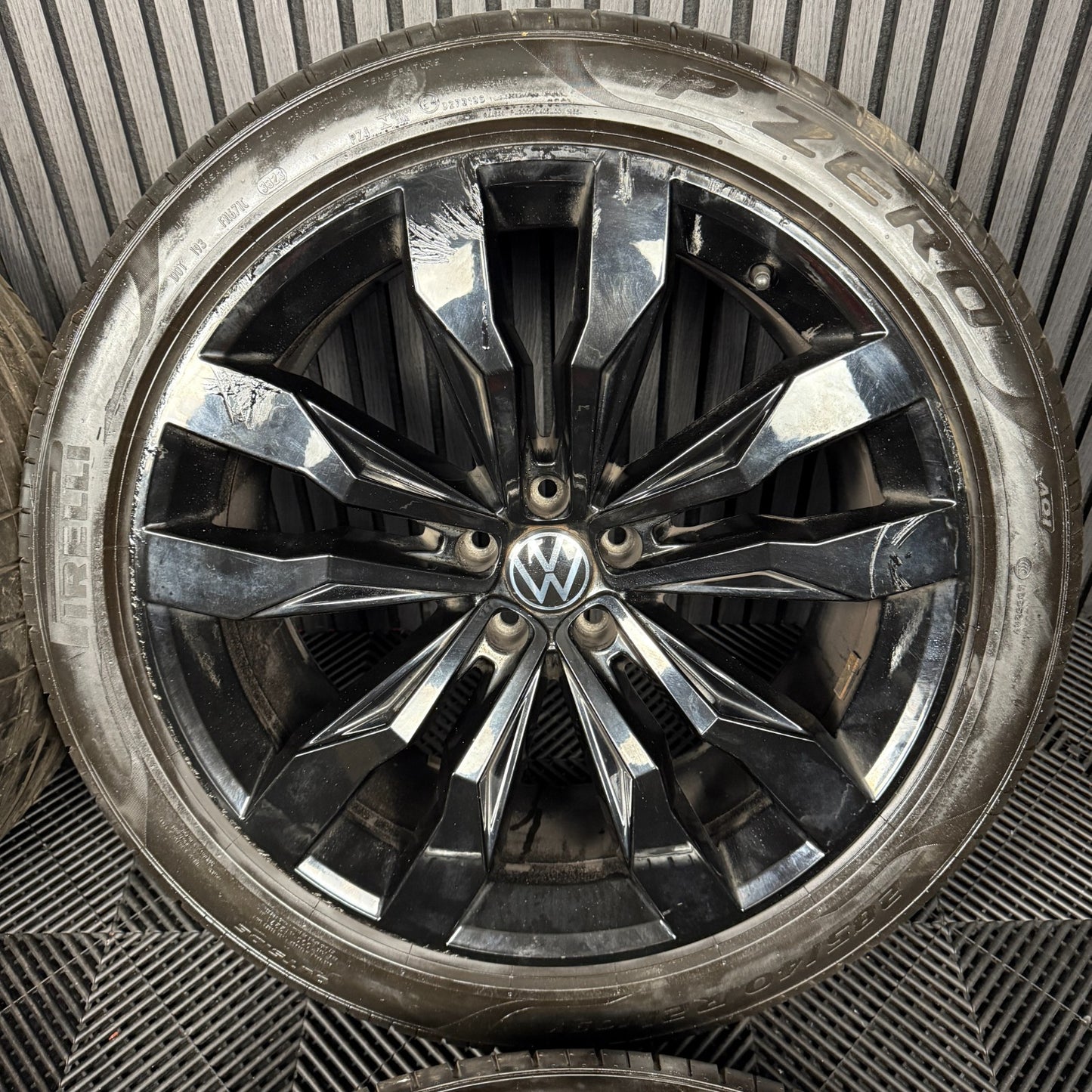 21'' GENUINE VW TOUAREG SUZUKA BLACK ALLOY WHEELS ALLOYS TYRES Q7 760601025D