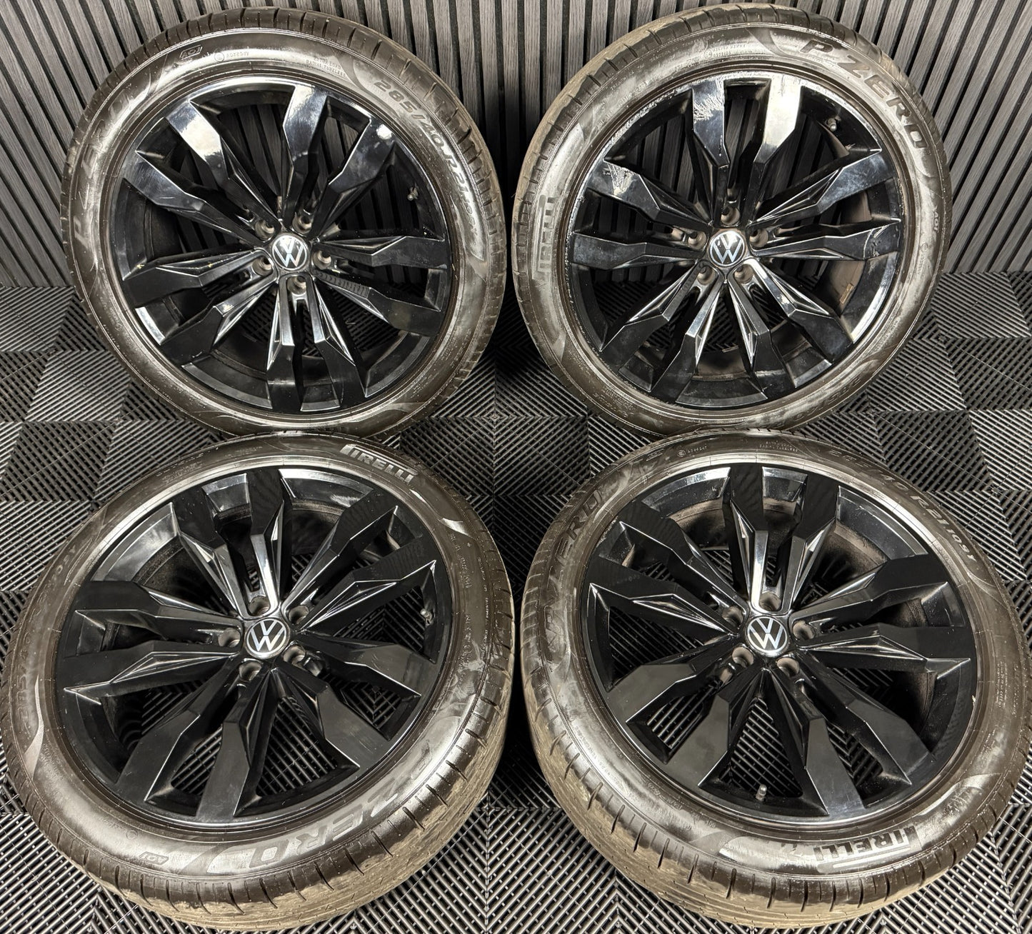 21'' GENUINE VW TOUAREG SUZUKA BLACK ALLOY WHEELS ALLOYS TYRES Q7 760601025D