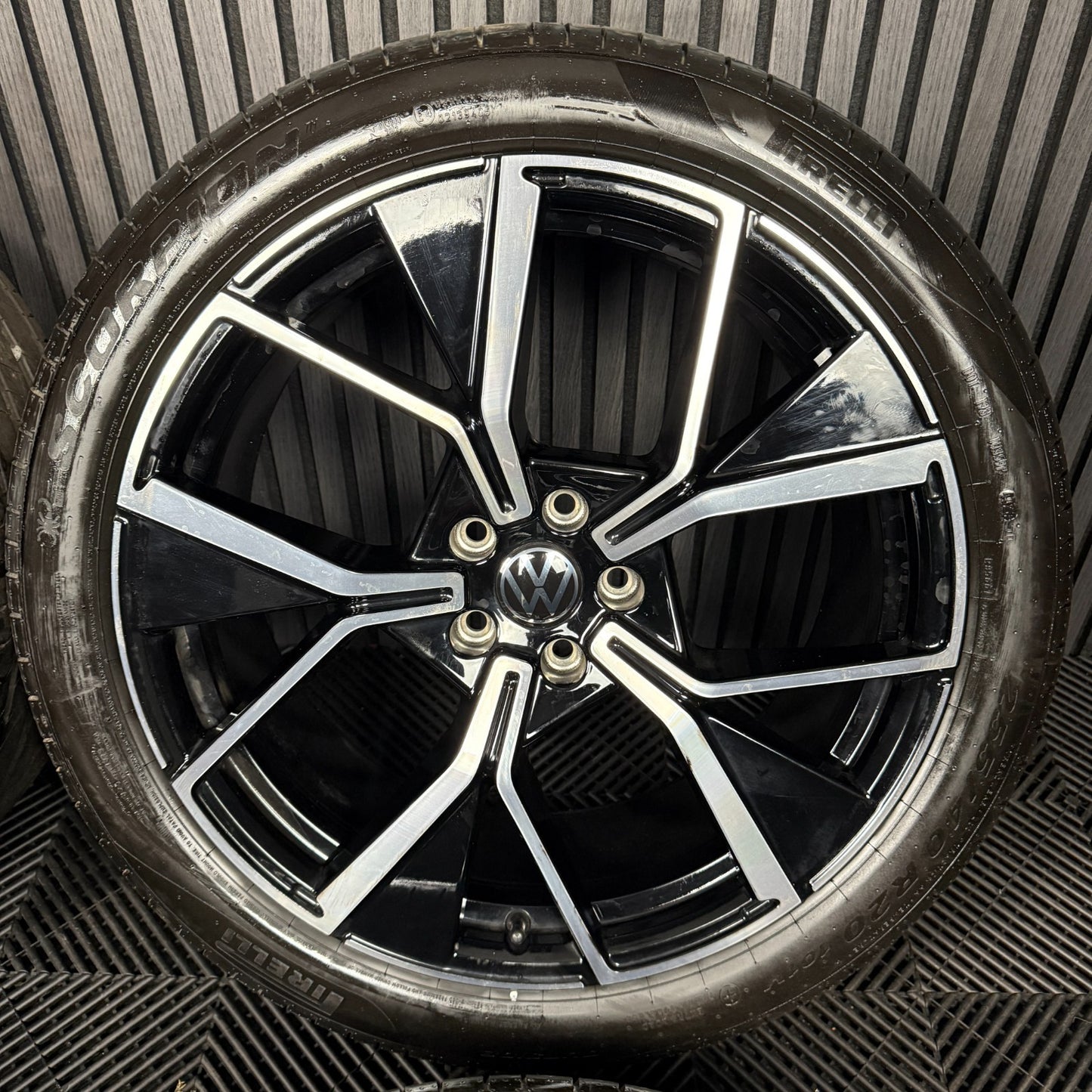 20" GENUINE VW TIGUAN R LINE LEEDS BLACK DC ALLOY WHEELS TYRES ALLOYS 571601025F