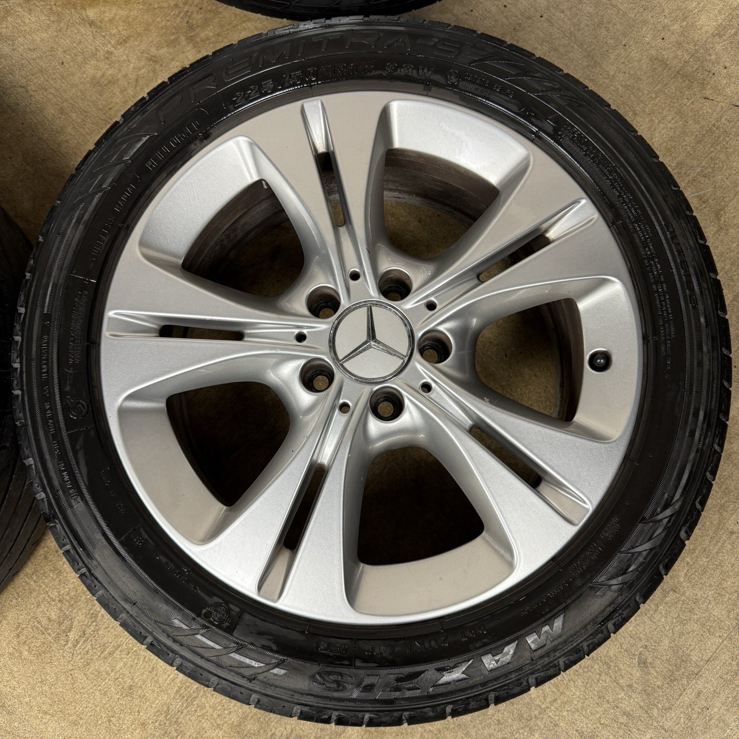 17'' GENUINE MERCEDES C CLASS W205 SILVER ALLOY WHEELS TYRES ALLOYS A2054014300