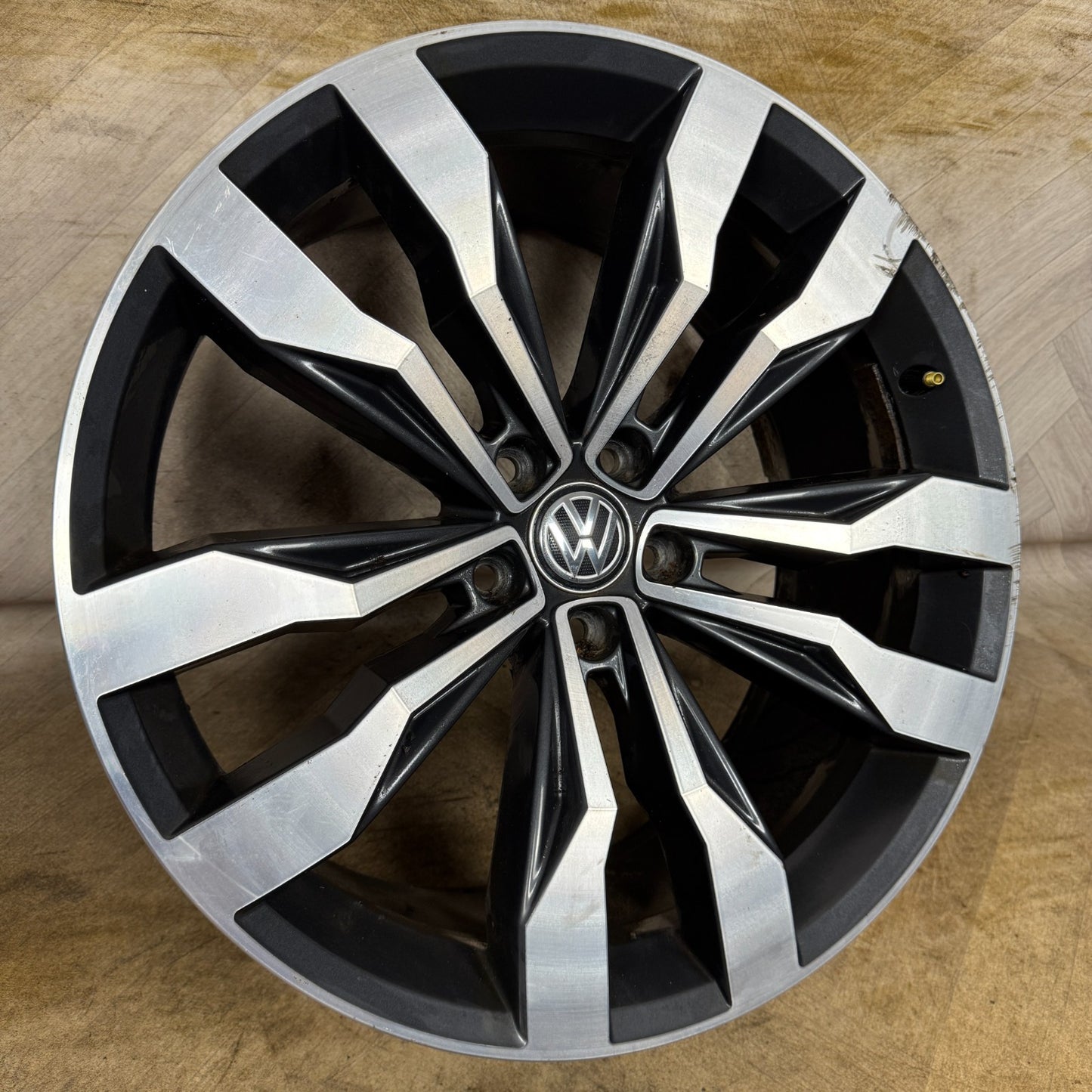 1X 20'' GENUINE VW TIGUAN SUZUKA R LINE 5NA601025G DC ALLOY TYRE WHEEL SINGLE