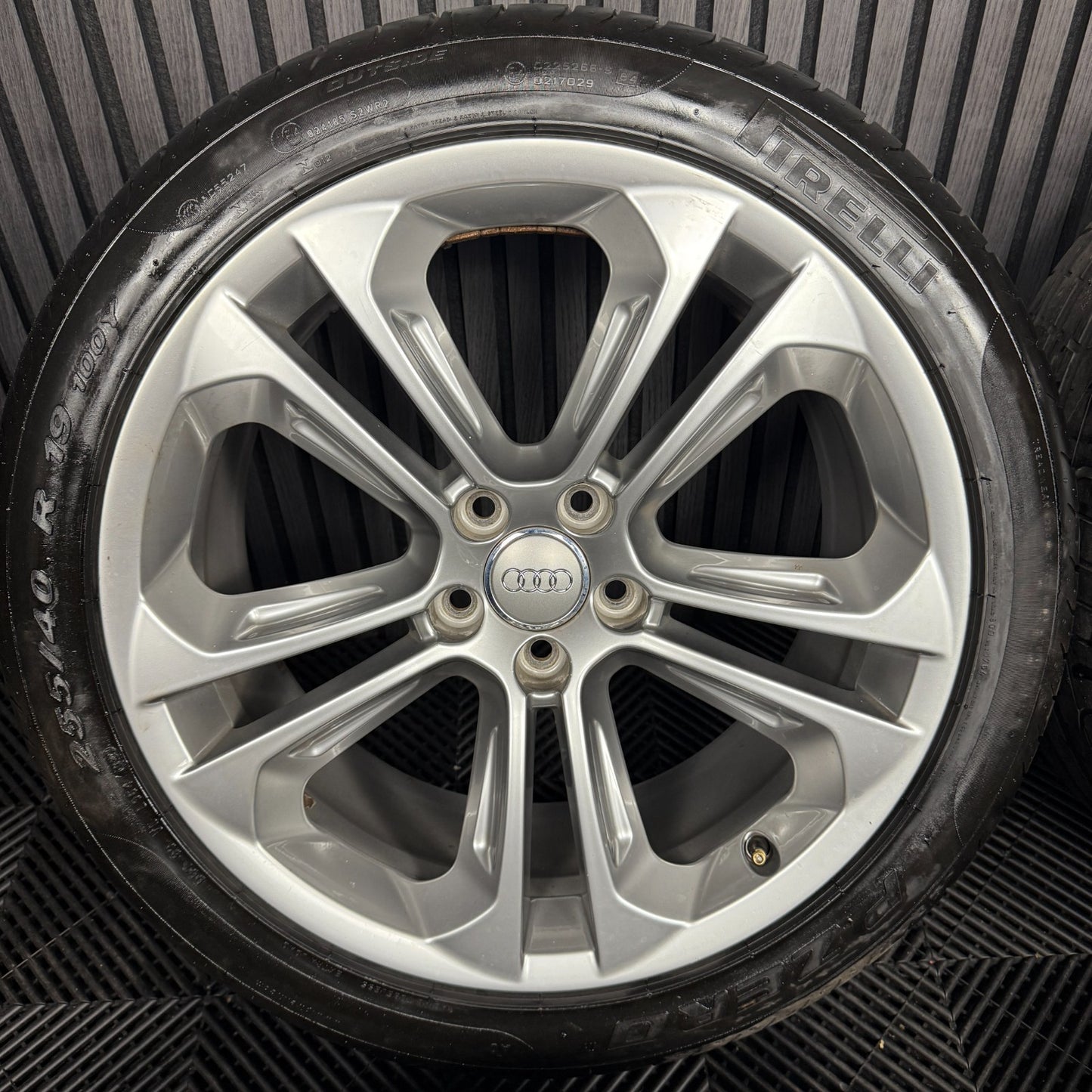 19'' GENUINE AUDI Q3 S LINE 5 DOUBLE SPOKE ALLOY WHEELS TYRES ALLOYS 8U0601025AD