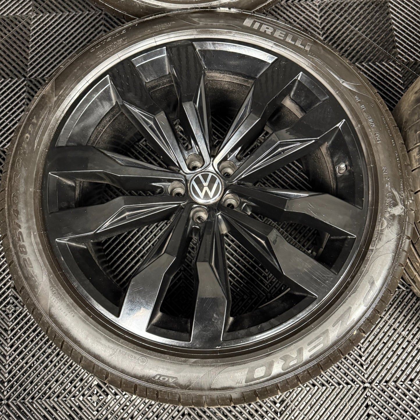 21'' GENUINE VW TOUAREG SUZUKA BLACK ALLOY WHEELS ALLOYS TYRES Q7 760601025D
