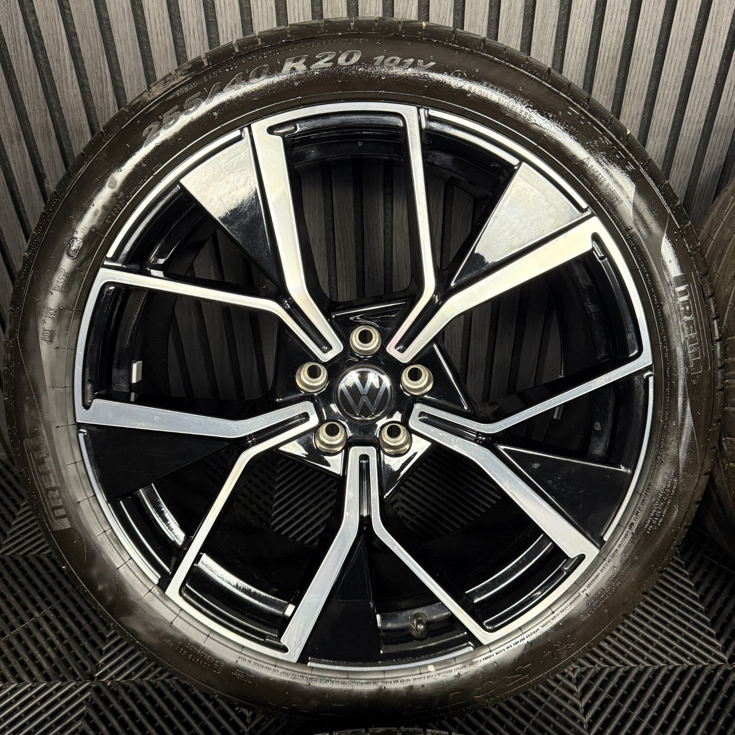 20" GENUINE VW TIGUAN R LINE LEEDS BLACK DC ALLOY WHEELS TYRES ALLOYS 571601025F