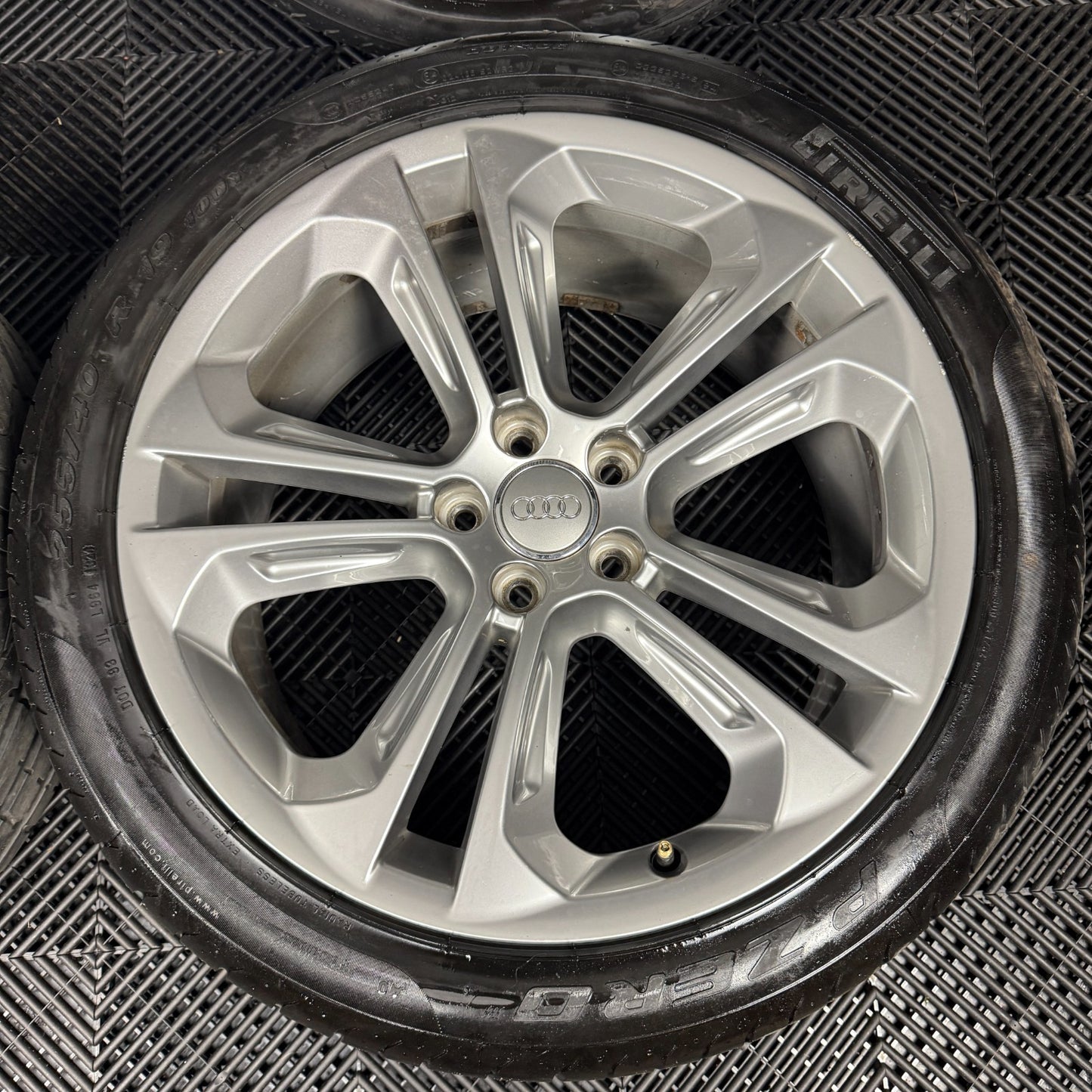 19'' GENUINE AUDI Q3 S LINE 5 DOUBLE SPOKE ALLOY WHEELS TYRES ALLOYS 8U0601025AD