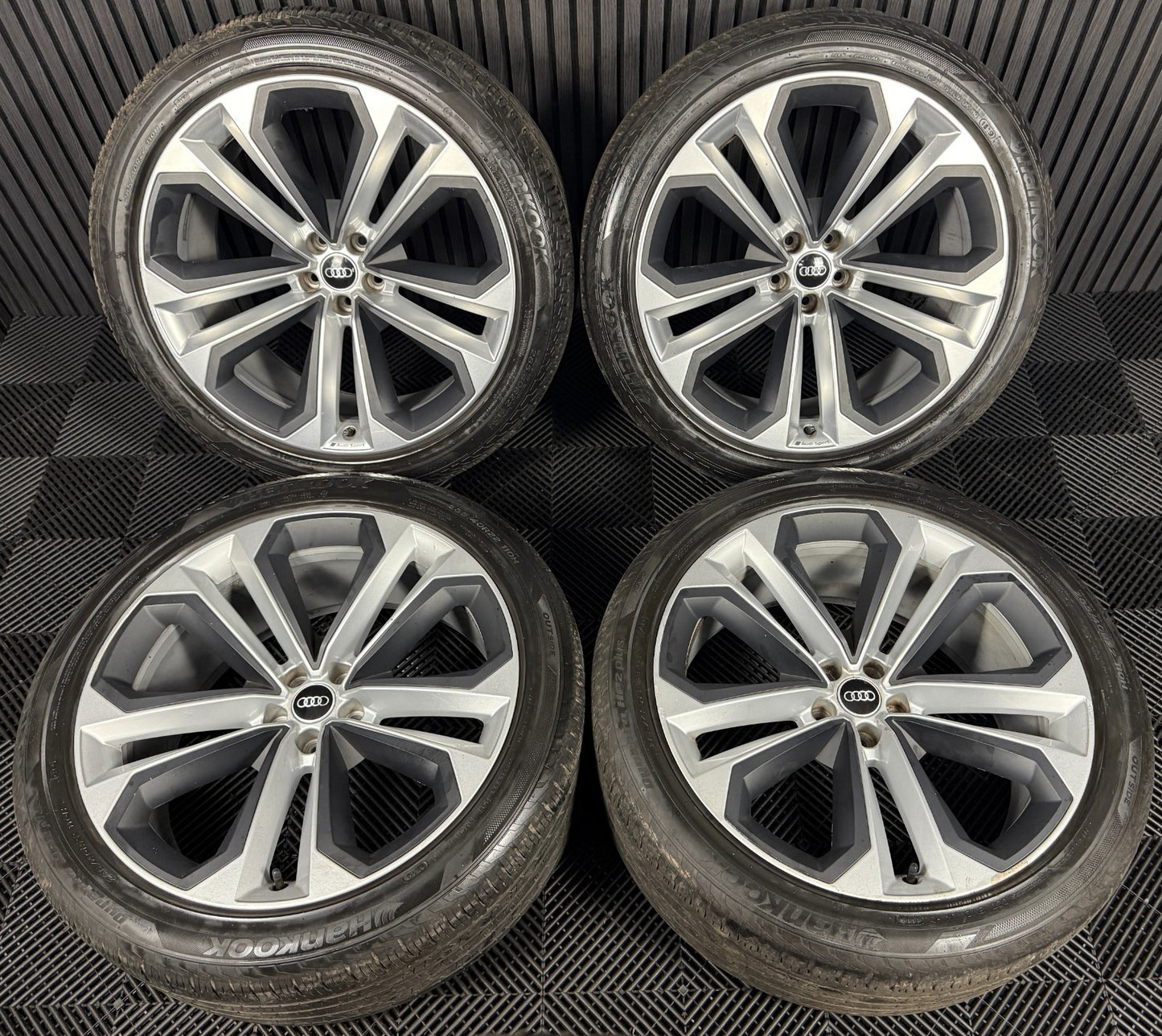 22'' GENUINE AUDI SQ8 Q8 S LINE 4M ALLOY WHEELS ALLOYS TYRES 4M8601025AN