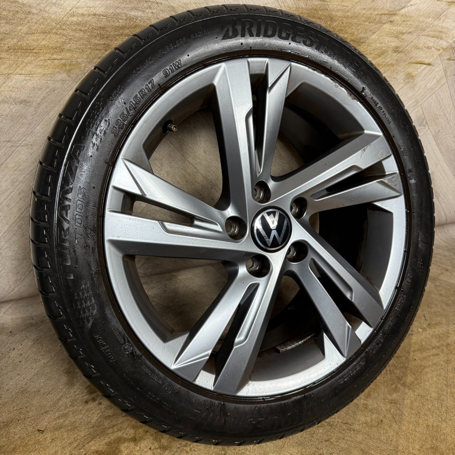 1X 17'' GENUINE VW GOLF R LINE VALENCIA GTD GTI MK8 ALLOY WHEEL TYRE 5H0601025AF