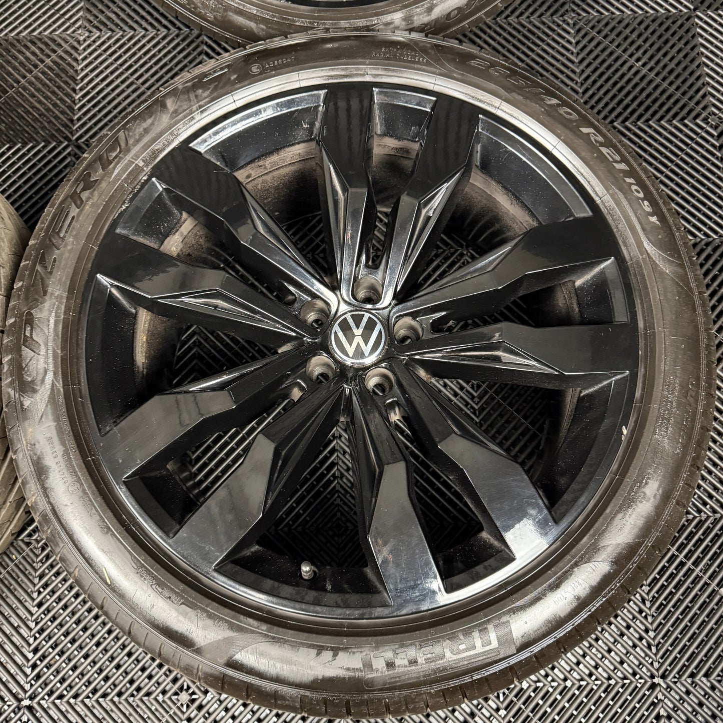 21'' GENUINE VW TOUAREG SUZUKA BLACK ALLOY WHEELS ALLOYS TYRES Q7 760601025D