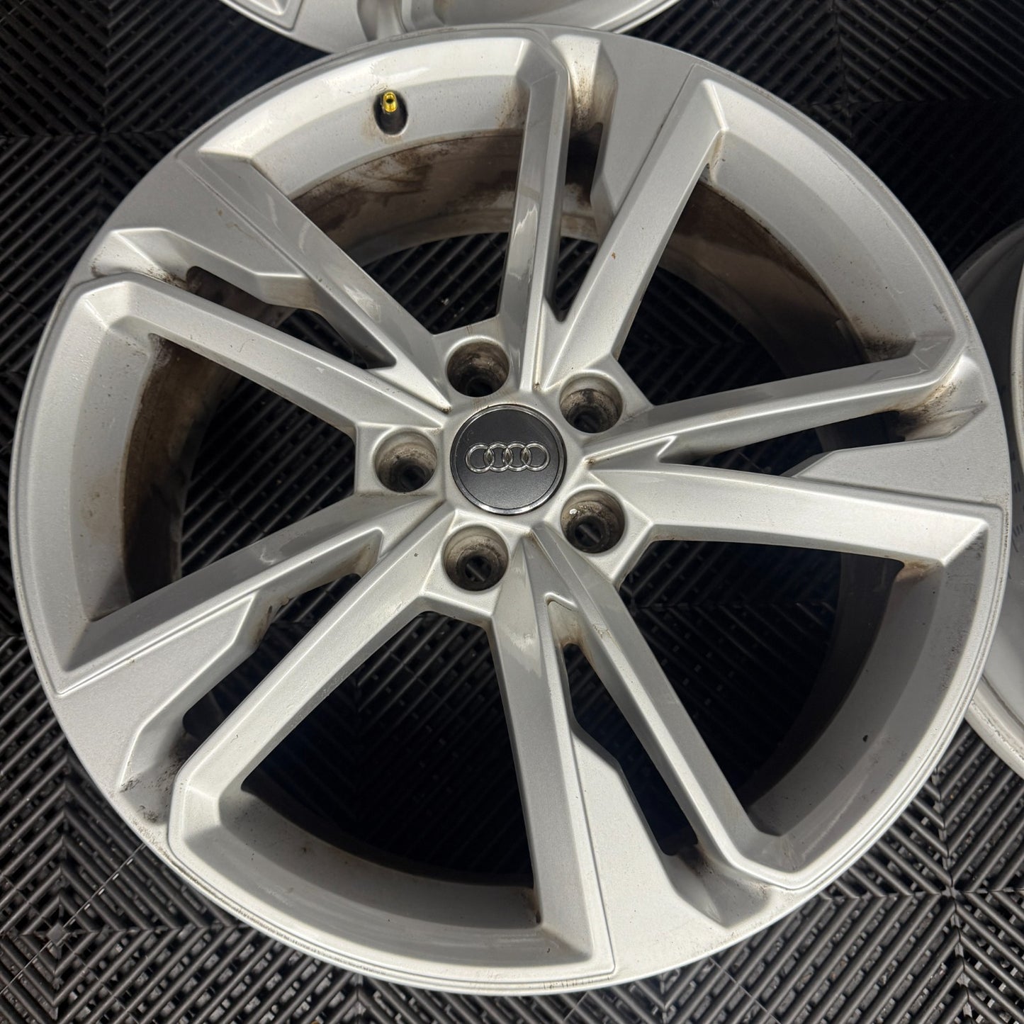 19'' GENUINE AUDI Q3 S LINE 5 DOUBLE SPOKE ALLOY WHEELS ALLOYS 83A601025M