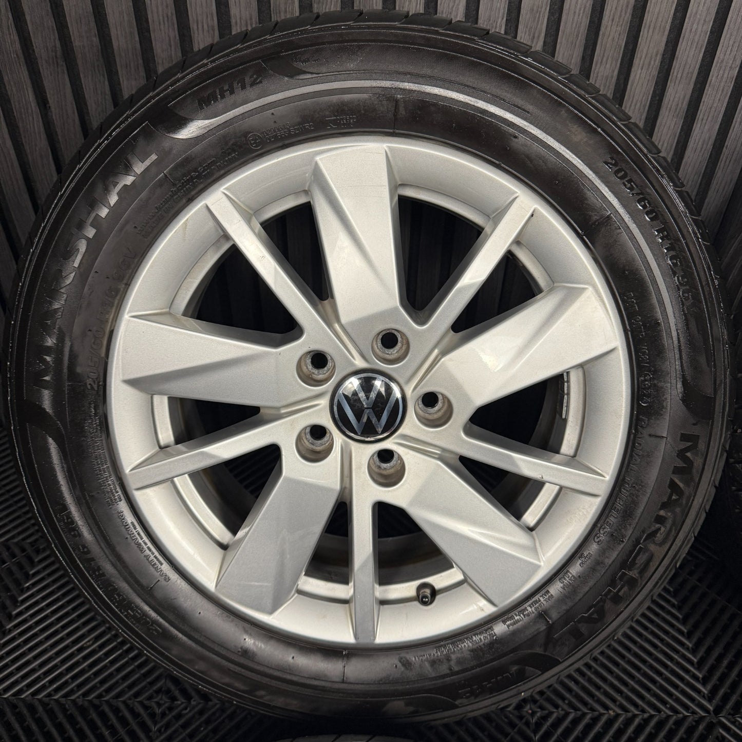 16'' GENUINE VW CADDY VIENNA ALLOY ALLOYS WHEELS TYRES 2K7601025