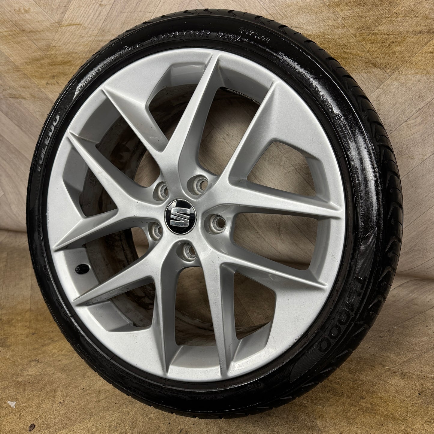 1X 18'' GENUINE SEAT LEON FR PERFORMANCE MK3 ALLOY WHEEL TYRE SINGLE 5X112 FITMENT 7.5J ET51 CENTRE BORE: 57.1 PART: 5F0601025F