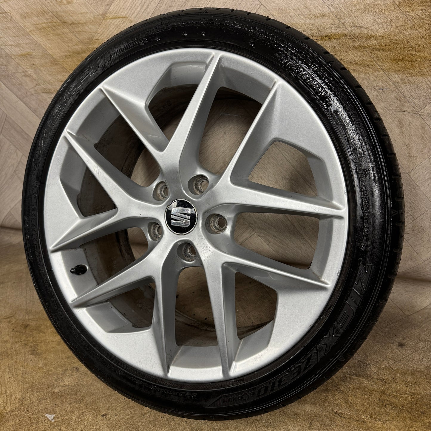 1X 18'' GENUINE SEAT LEON FR PERFORMANCE MK3 ALLOY WHEEL TYRE SINGLE 5X112 FITMENT 7.5J ET51 CENTRE BORE: 57.1 PART: 5F0601025F