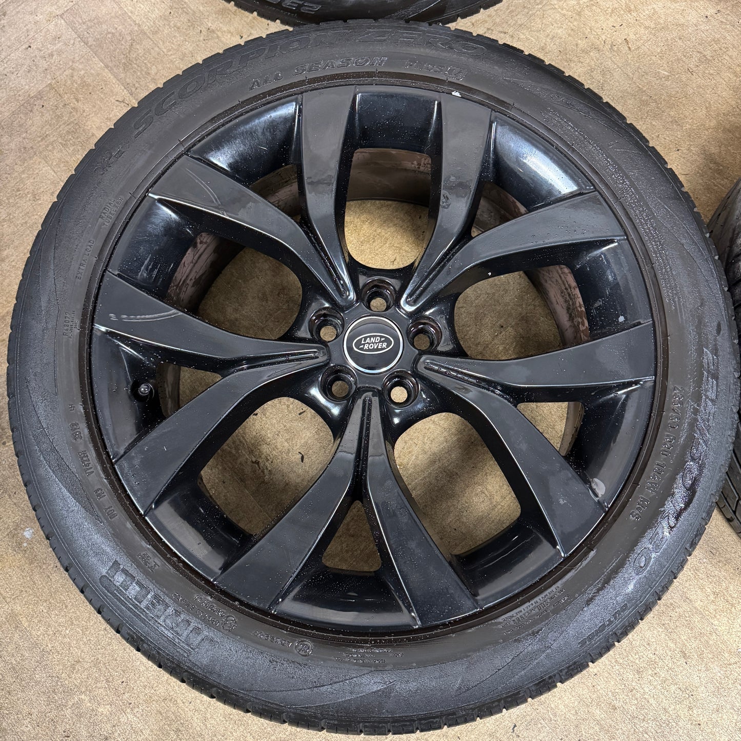20'' GENUINE RANGE ROVER EVOQUE DISCOVERY SPORT BLACK LAND ALLOY WHEELS TYRES MK72-AA