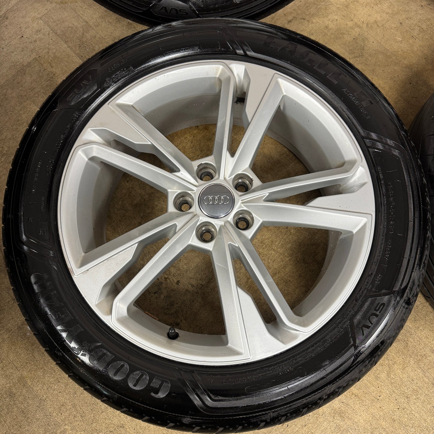 19'' GENUINE AUDI Q3 S LINE 5 DOUBLE SPOKE NEW MODEL ALLOY WHEELS TYRES ALLOYS 83A601025M