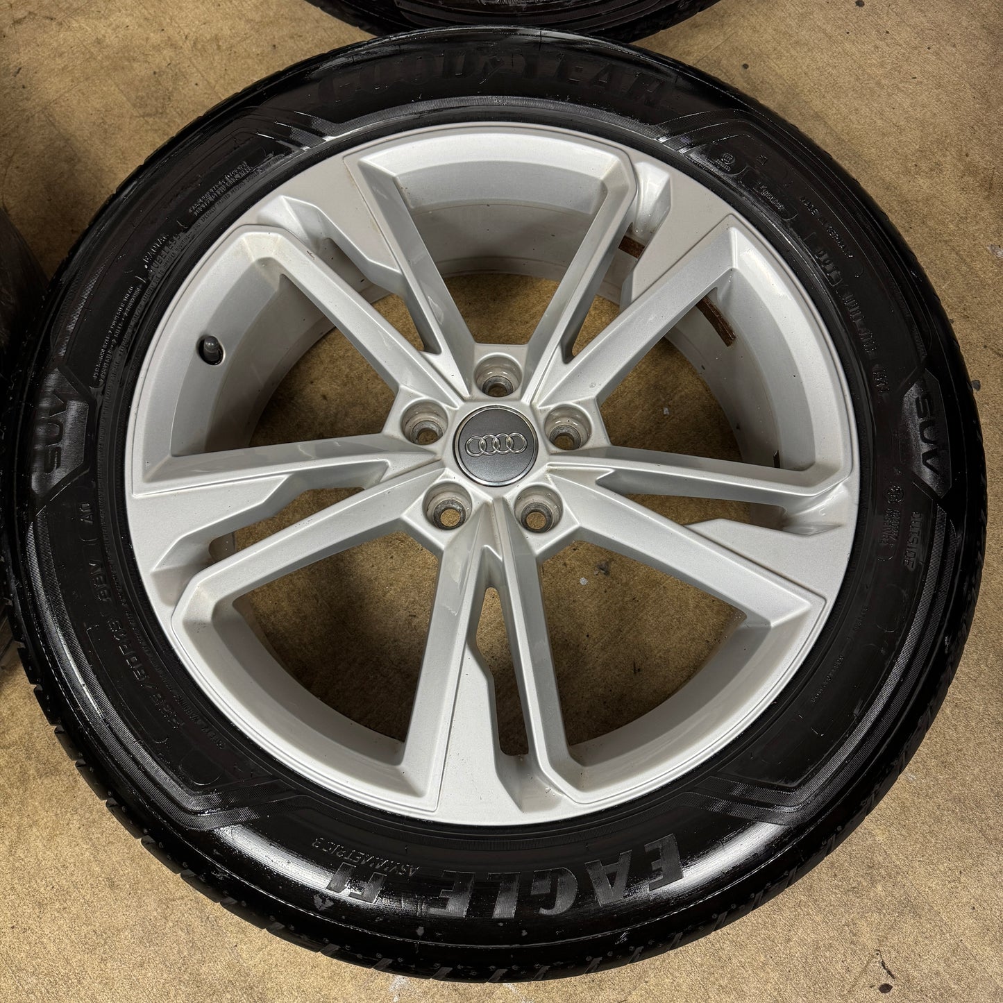 19'' GENUINE AUDI Q3 S LINE 5 DOUBLE SPOKE NEW MODEL ALLOY WHEELS TYRES ALLOYS 83A601025M