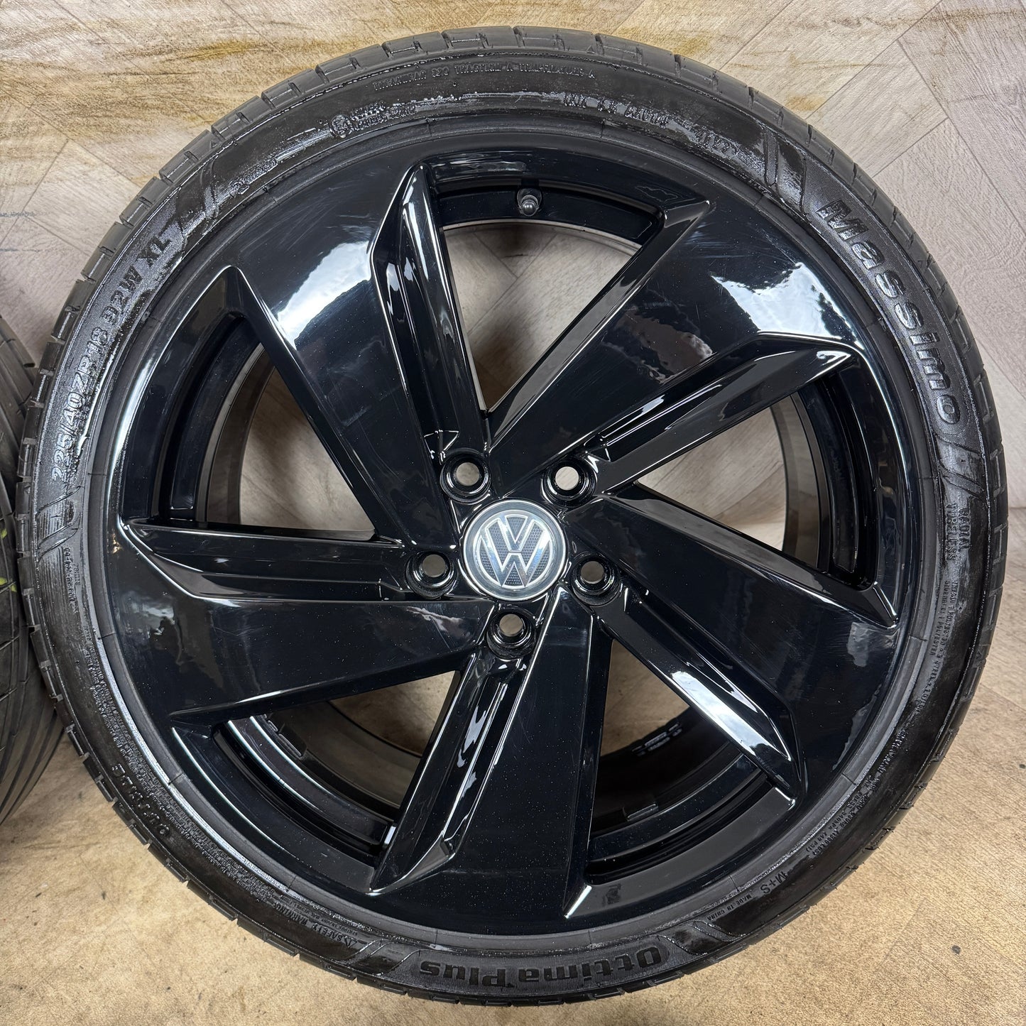 18'' GENUINE VW GOLF GTI MK8 MK7 GT GTD BLACK MILTON KEYNES ALLOY WHEELS TYRES ALLOYS 5G0601025CN