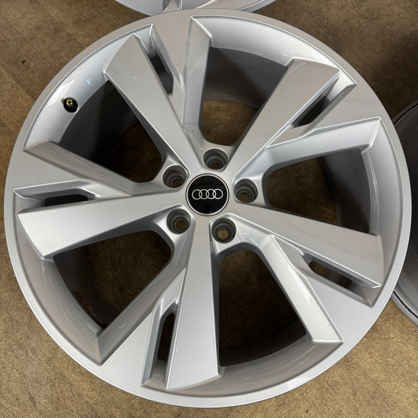 20'' GENUINE AUDI Q4 ETRON E-TRON DC ALLOY WHEELS TYRES ALLOYS 5X112 89A601025D & 89A601025L