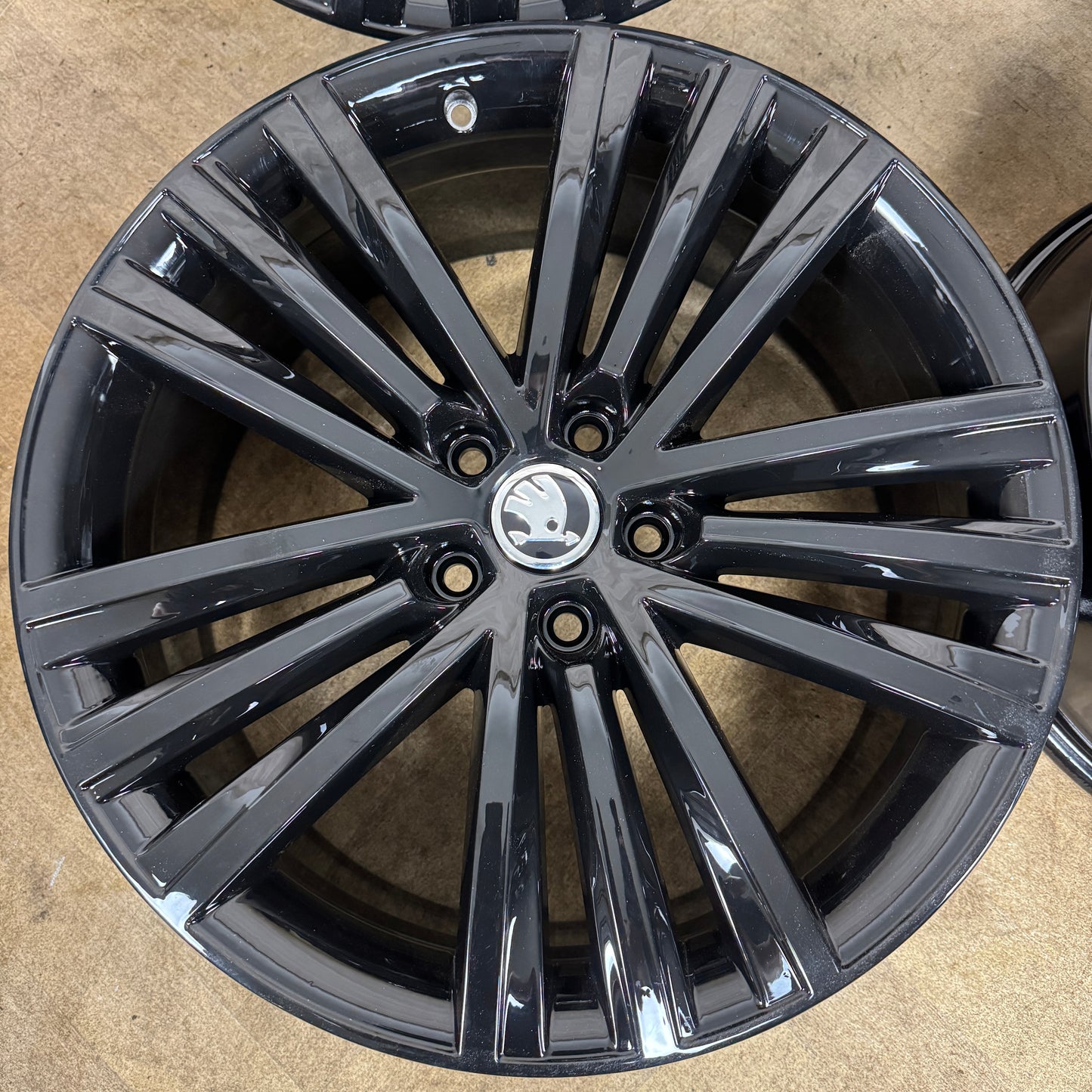 19'' GENUINE SKODA SUPURB SIRIUS BLACK WHEELS TYRES ALLOYS 5X112 3V0601025G