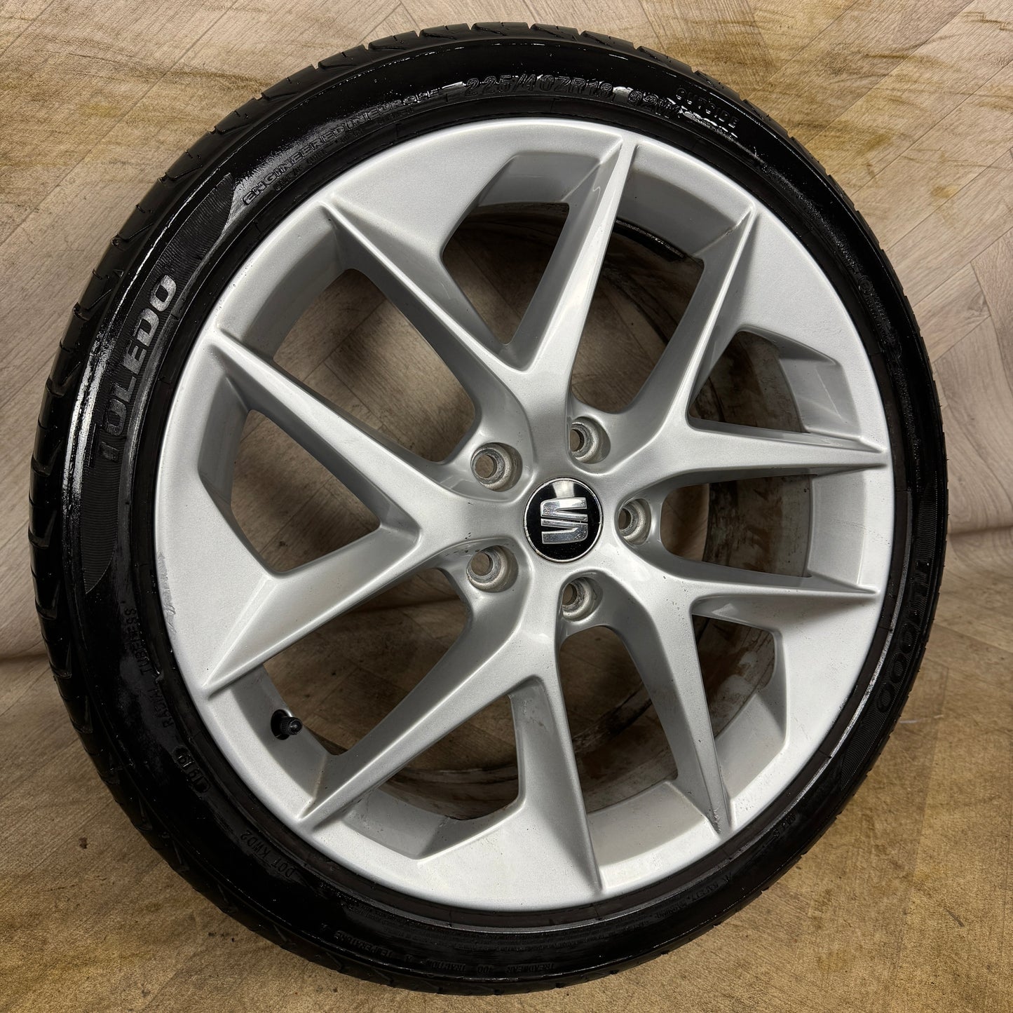 1X 18'' GENUINE SEAT LEON FR PERFORMANCE MK3 ALLOY WHEEL TYRE SINGLE 5X112 FITMENT 7.5J ET51 CENTRE BORE: 57.1 PART: 5F0601025F