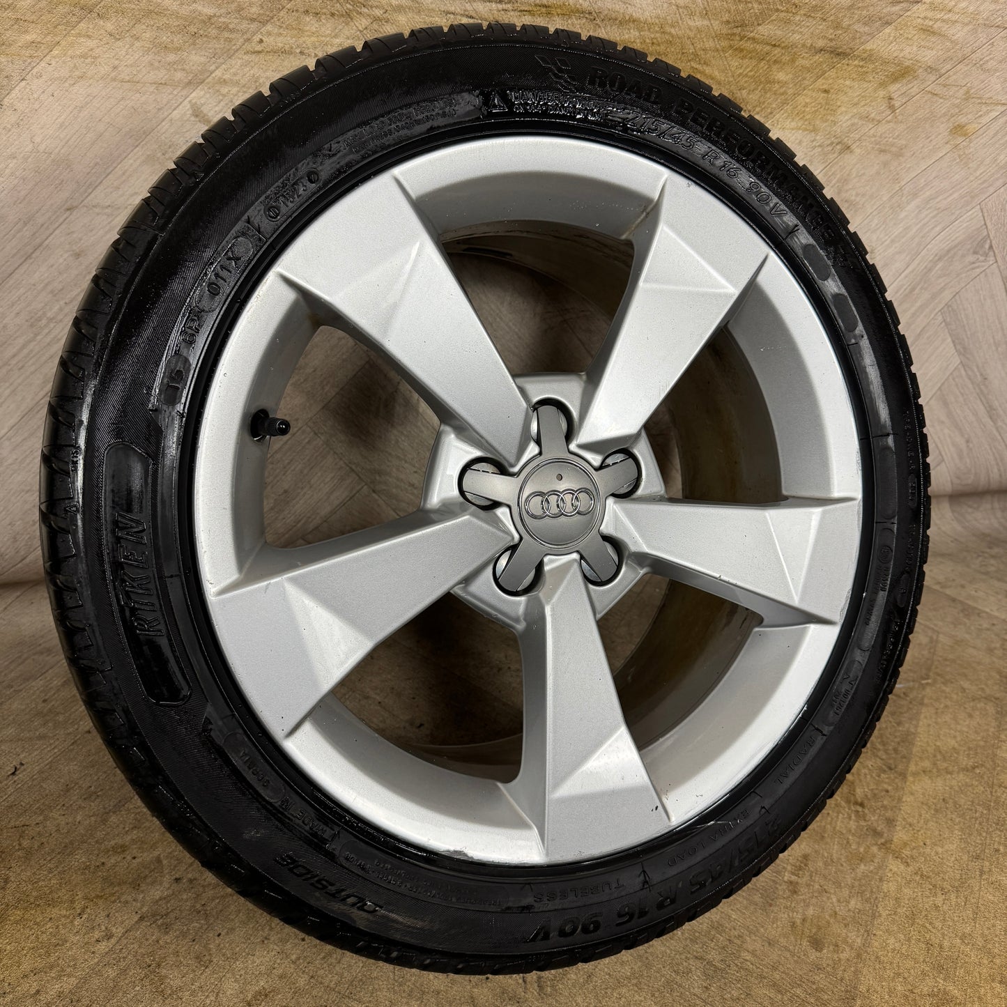 1X 16'' GENUINE A1 5 SPOKE ALLOY WHEEL SINGLE SPARE 5X100 FITMENT 7J ET34 PART: 8XA601025A