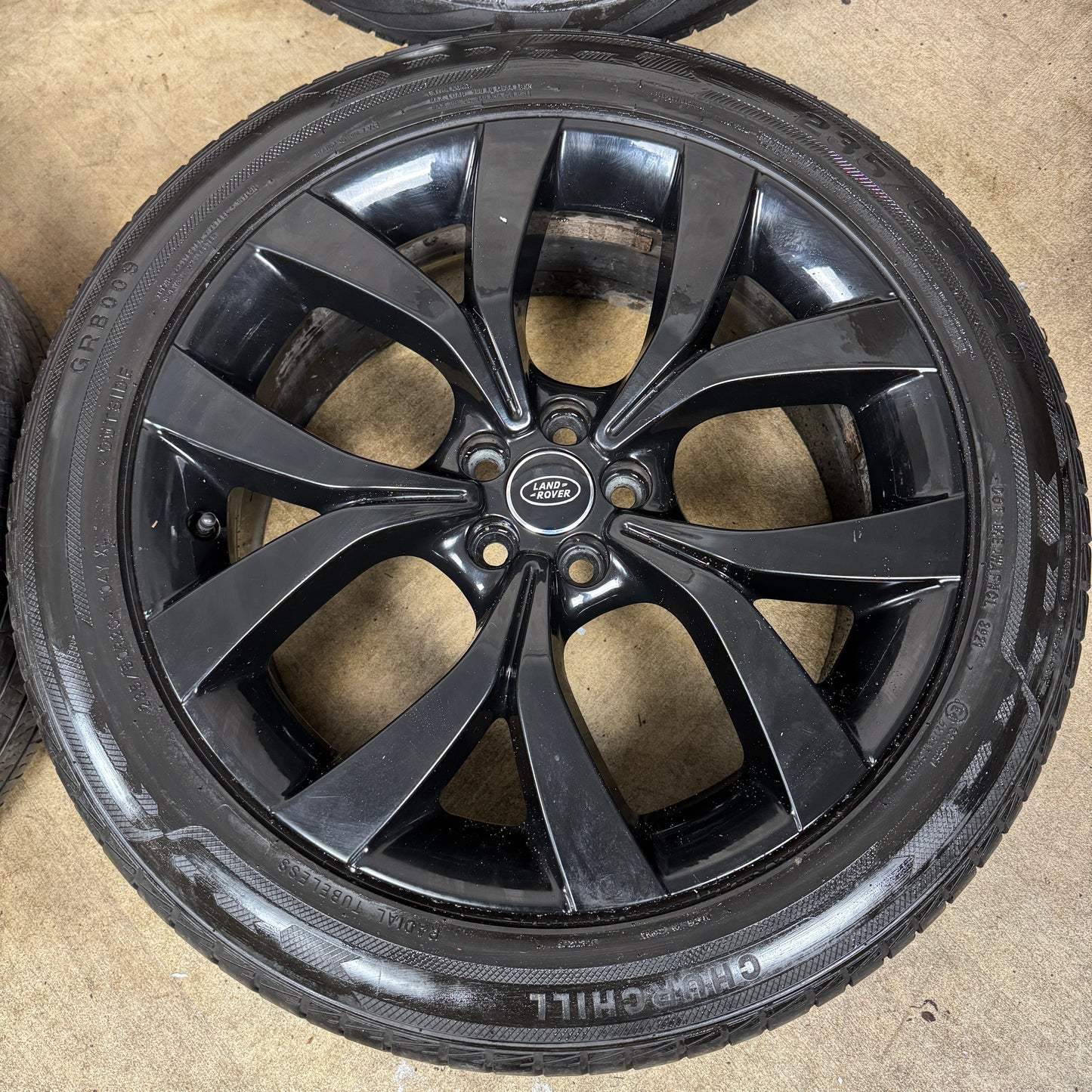 20'' GENUINE RANGE ROVER EVOQUE DISCOVERY SPORT BLACK LAND ALLOY WHEELS TYRES MK72-AA