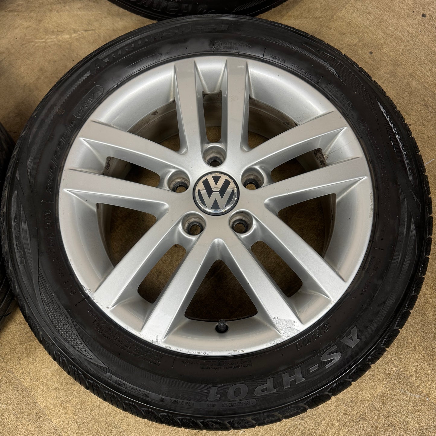 16'' GENUINE VW TOURAN GOLF CLEVELAND MK6 ALLOY WHEELS TYRES ALLOYS 5K0601025E