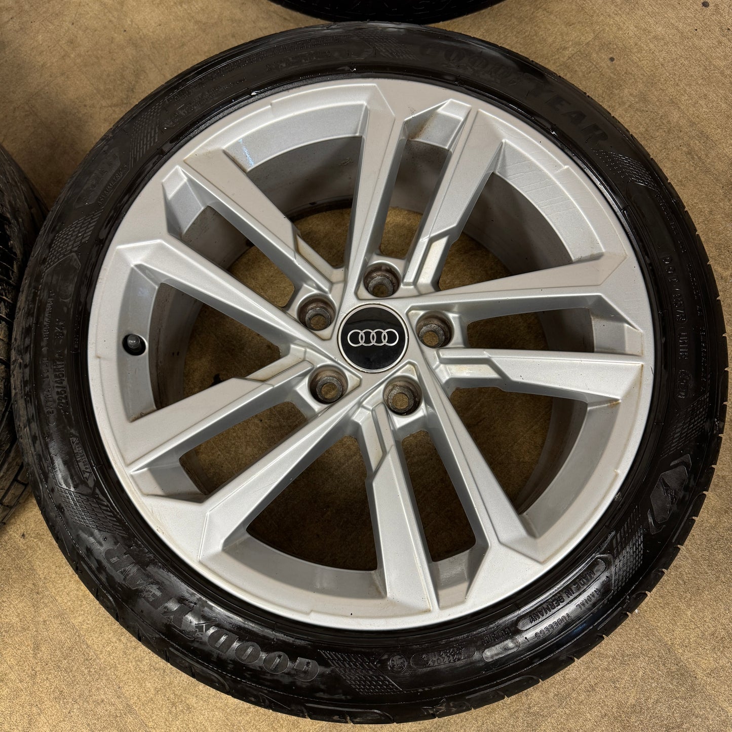 17'' GENUINE AUDI A3 5 DOUBLE SPOKE ALLOY WHEELS ALLOYS TYRES GOLF CADDY 8Y0601025E 5X112