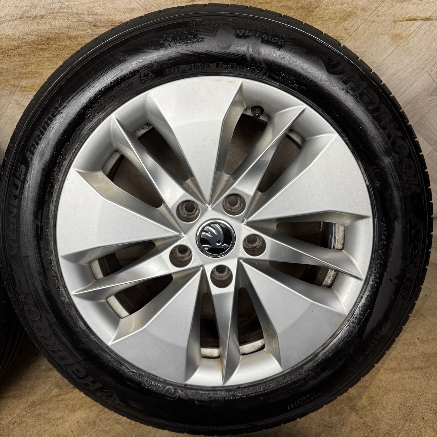 16'' GENUINE SKODA OCTAVIA MK4 WHEELS TYRES ALLOYS 5X112 5E3601025AH