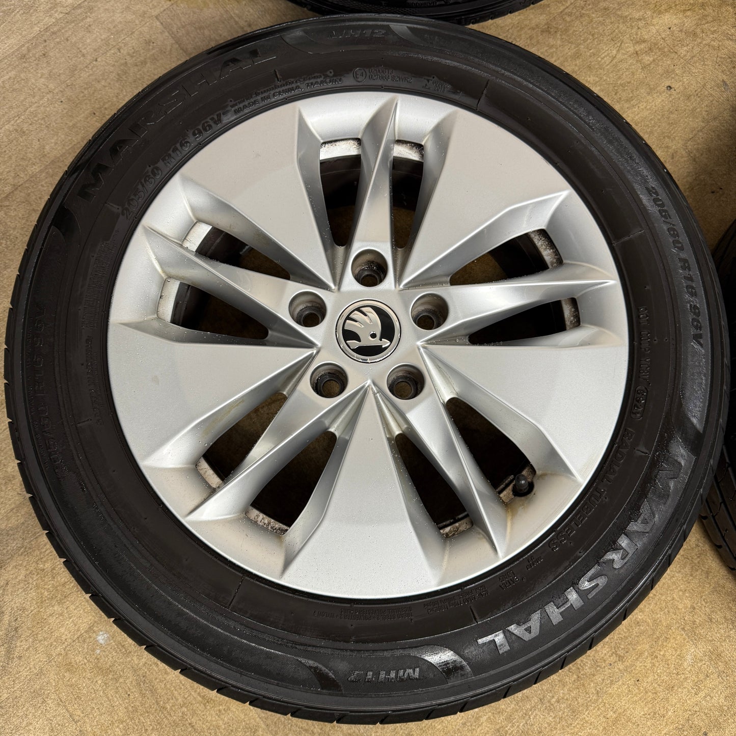 16'' GENUINE SKODA OCTAVIA MK4 WHEELS TYRES ALLOYS 5X112 5E3601025AH