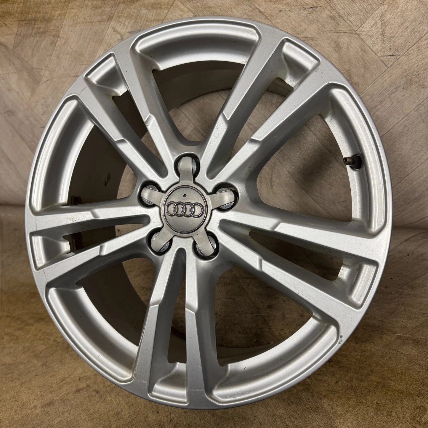 1X 18'' GENUINE AUDI Q3 S LINE ALLOY WHEELS SINGLE SPARE 5X112 FITMENT 7.5J ET43 PART: 8U061025AJ