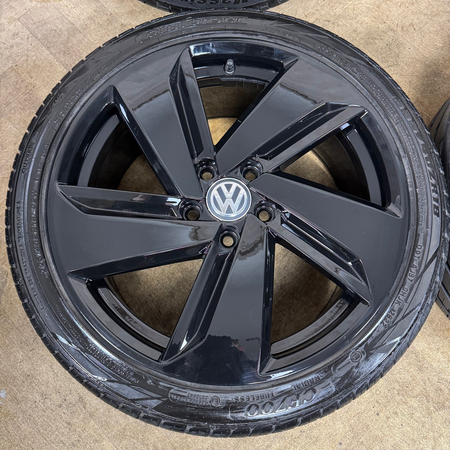 18'' GENUINE VW GOLF GTI MK8 MK7 GT GTD BLACK MILTON KEYNES ALLOY WHEELS TYRES ALLOYS 5G0601025CN