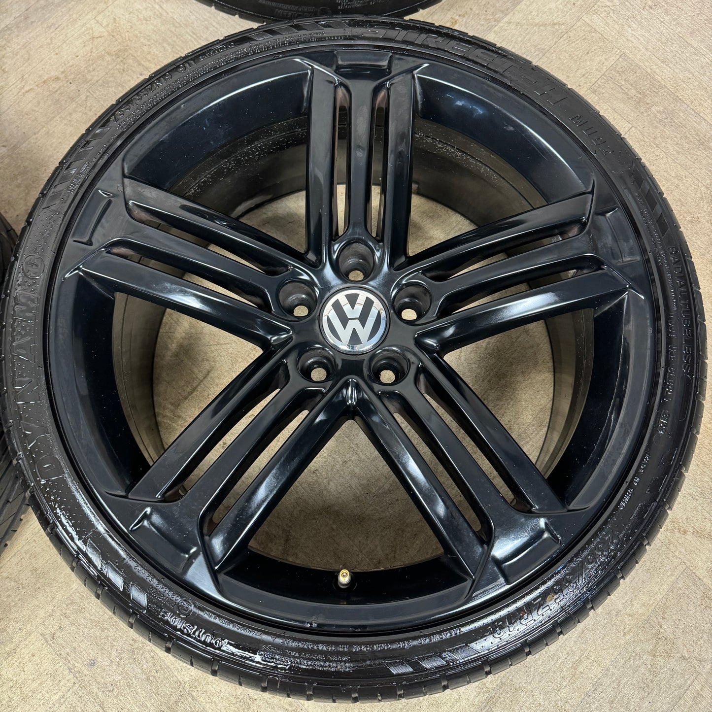 19'' GENUINE VW SCIROCCO R LINE BLACK TALLADEGA ALLOY GOLF WHEELS TYRES ALLOYS CADDY