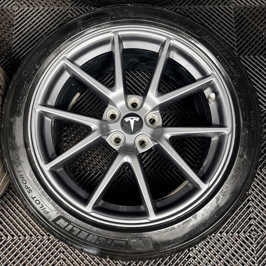18'' Tesla Model 3 Grey Alloys Wheels Tyres 5X114.3 1044261-00-A Genuine