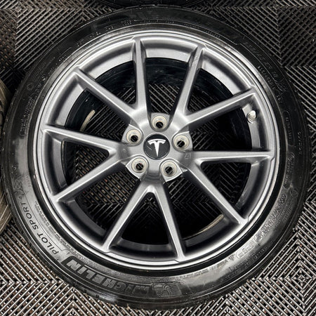 18'' Tesla Model 3 Grey Alloys Wheels Tyres 5X114.3 1044261-00-A Genuine