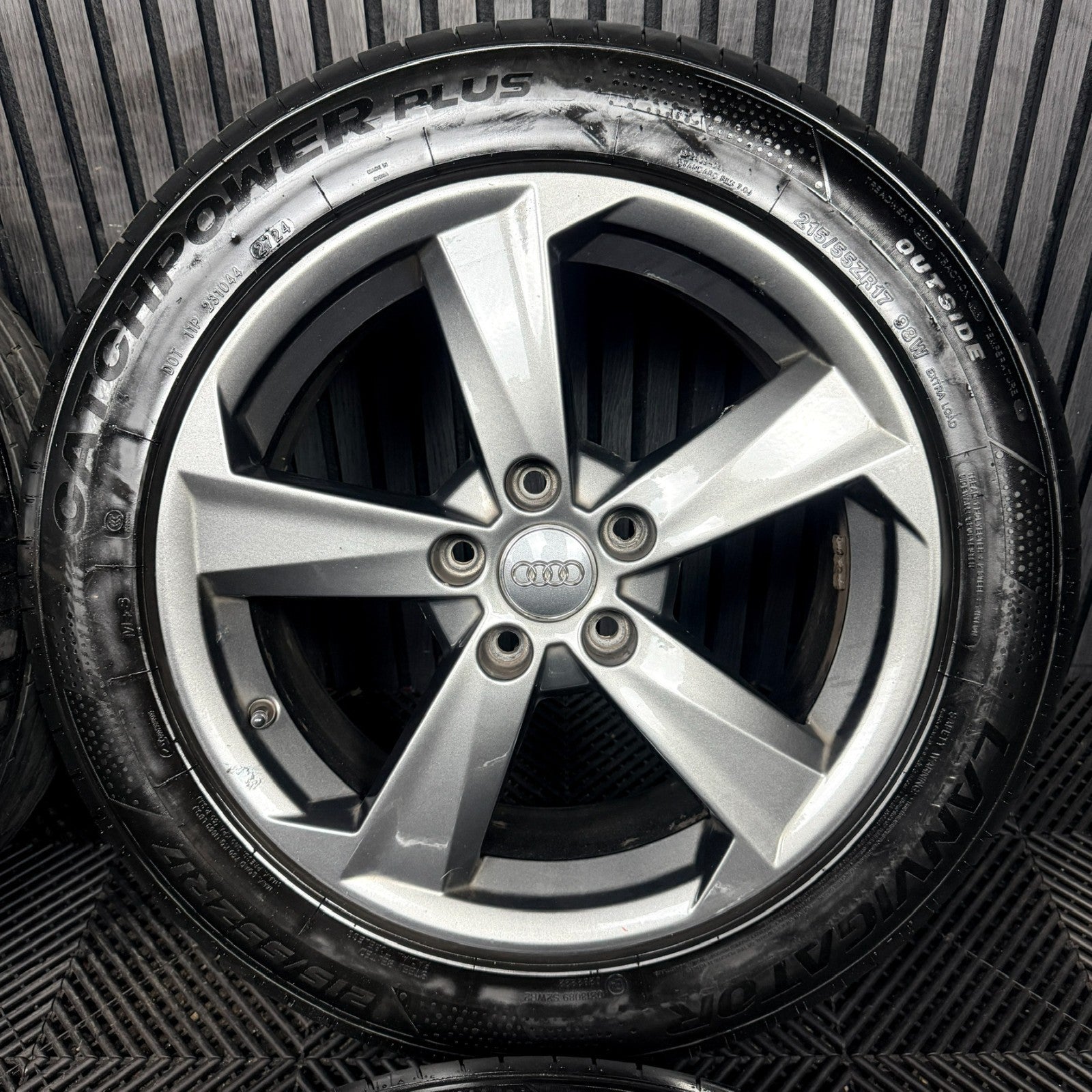 17'' Audi Q2 5 Spoke Grey Alloy Wheels Tyres Alloys 81A601025B Genuine