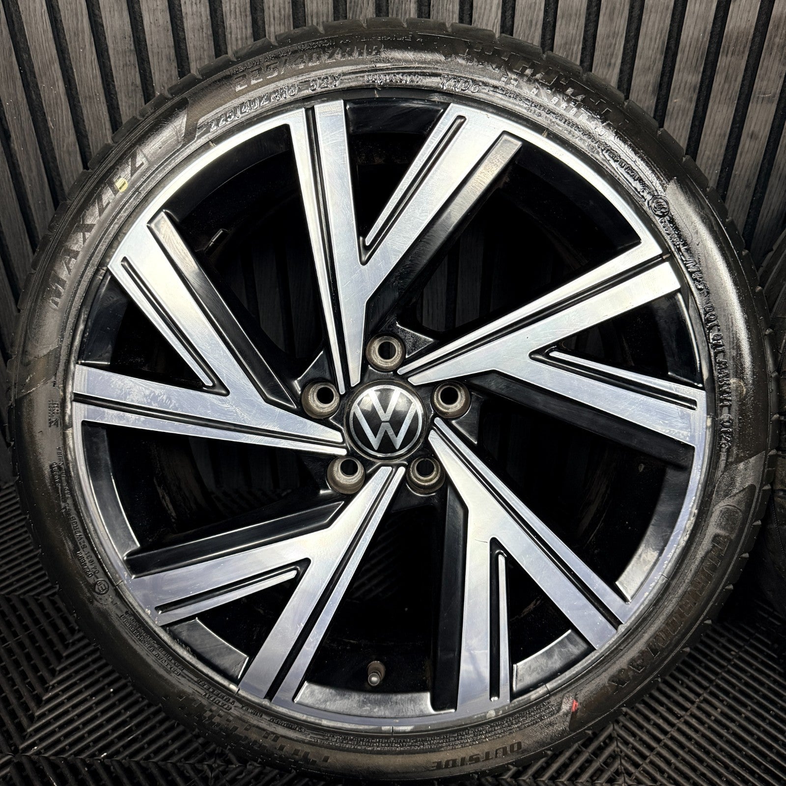 18" VW Golf GTD Mk8 R Line GT GTI Bergamo Wheels Tyres Alloys 5H0601025M Genuine