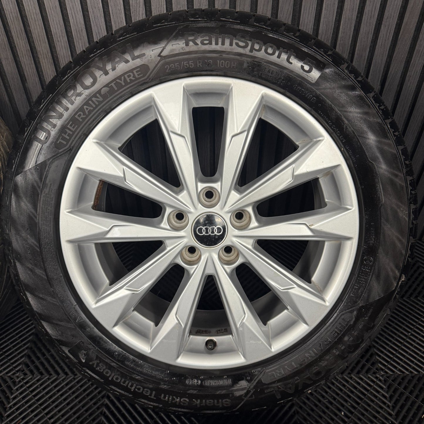 18'' GENUINE AUDI Q3 10 SPOKE ALLOY WHEELS TYRE ALLOYS 83A601025G