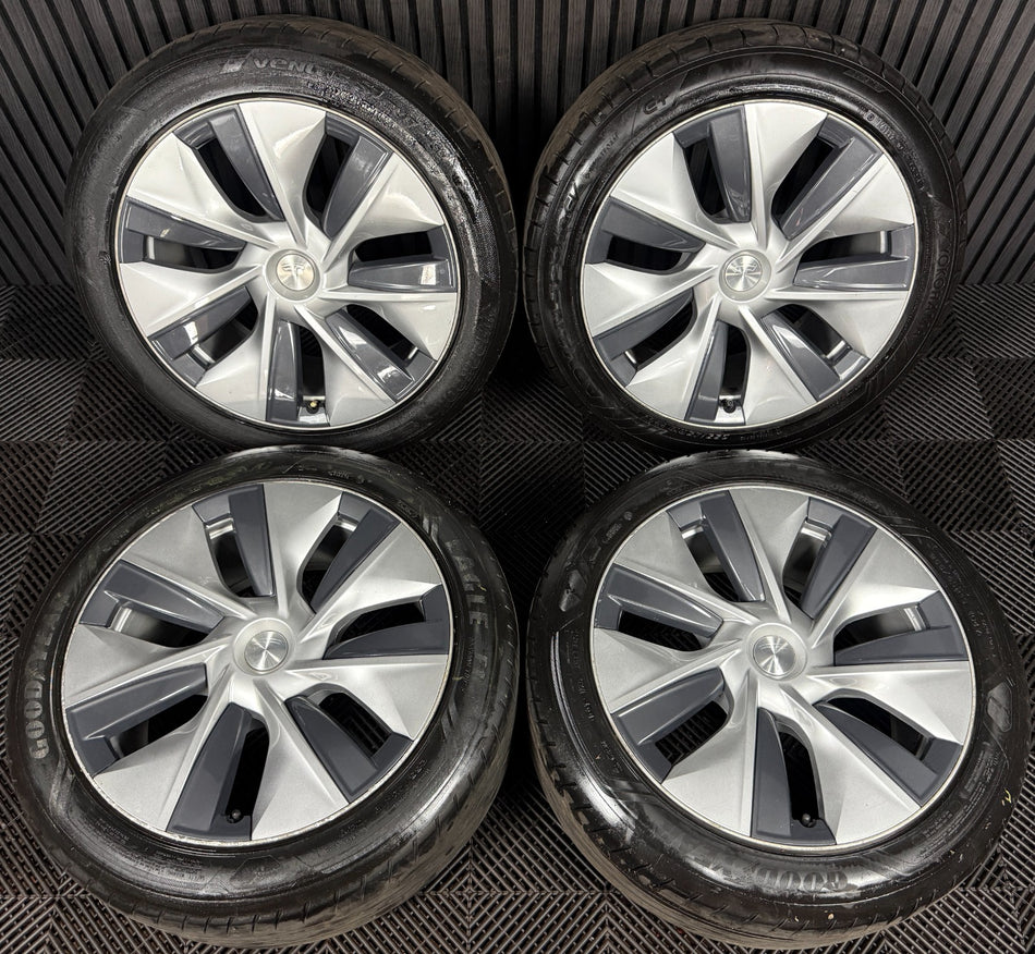 19'' GENUINE TESLA MODEL Y SILVER WITH CAPS ALLOYS WHEELS 1188222-00-B